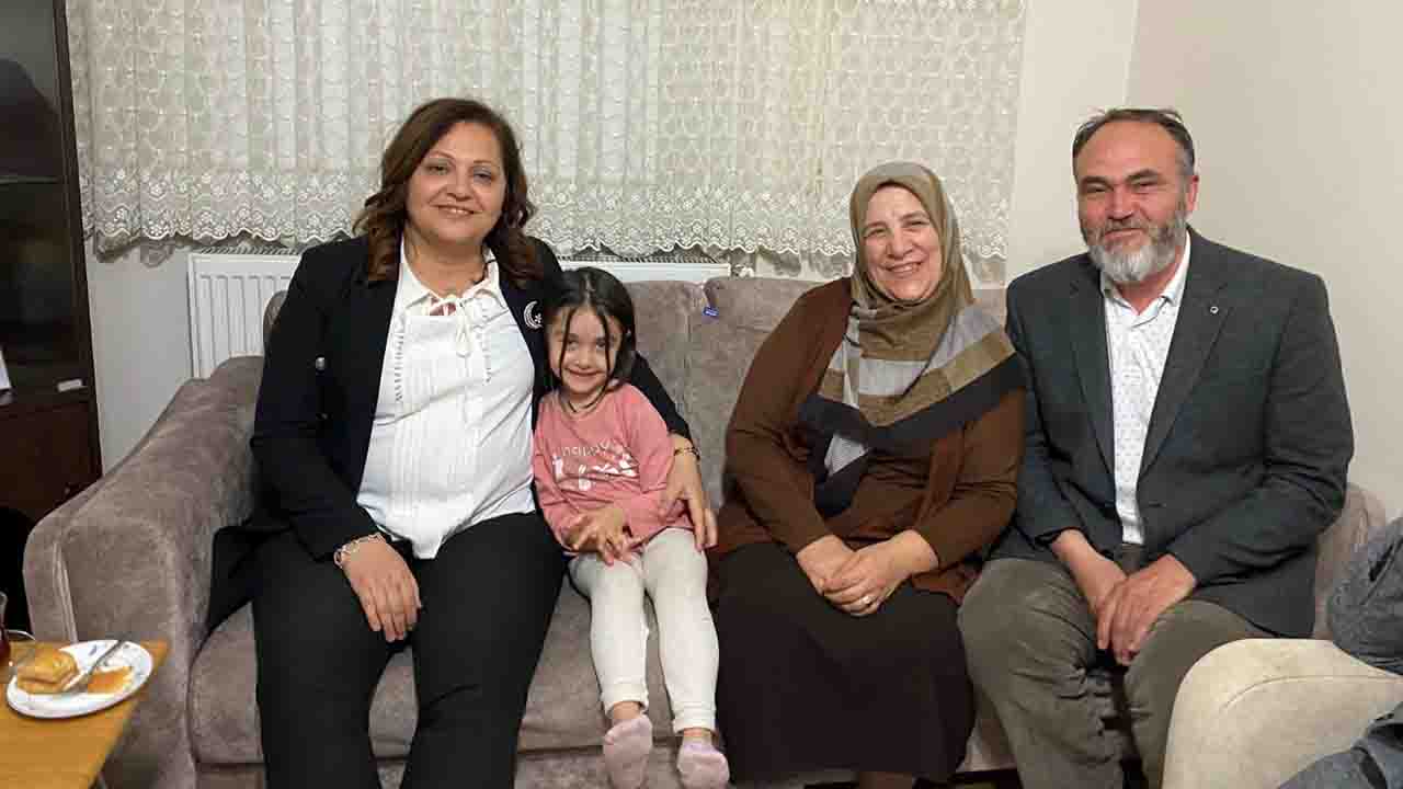Afyonkarahisar Belediye Başkanı Burcu Köksal ilk ziyaretini şehit ailesine yaptı!