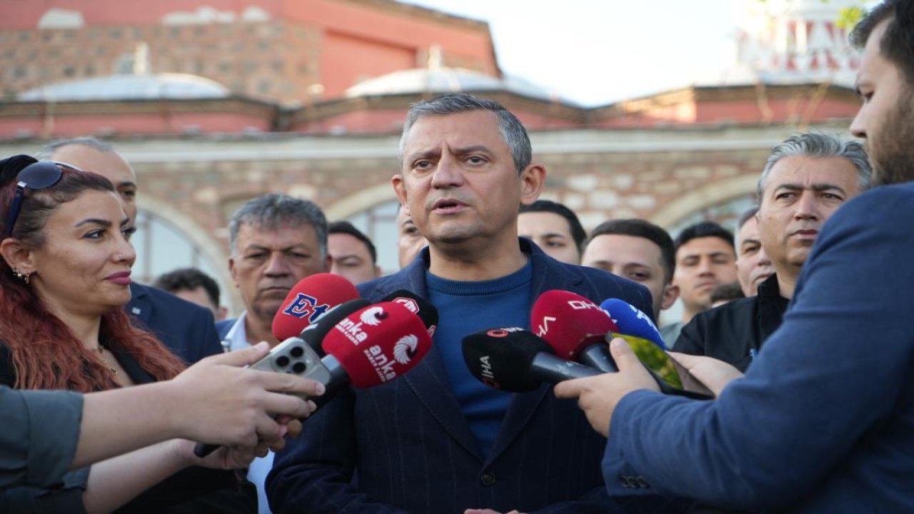 CHP Genel Başkanı Özel bayram namazını memleketi Manisa'da kıldı