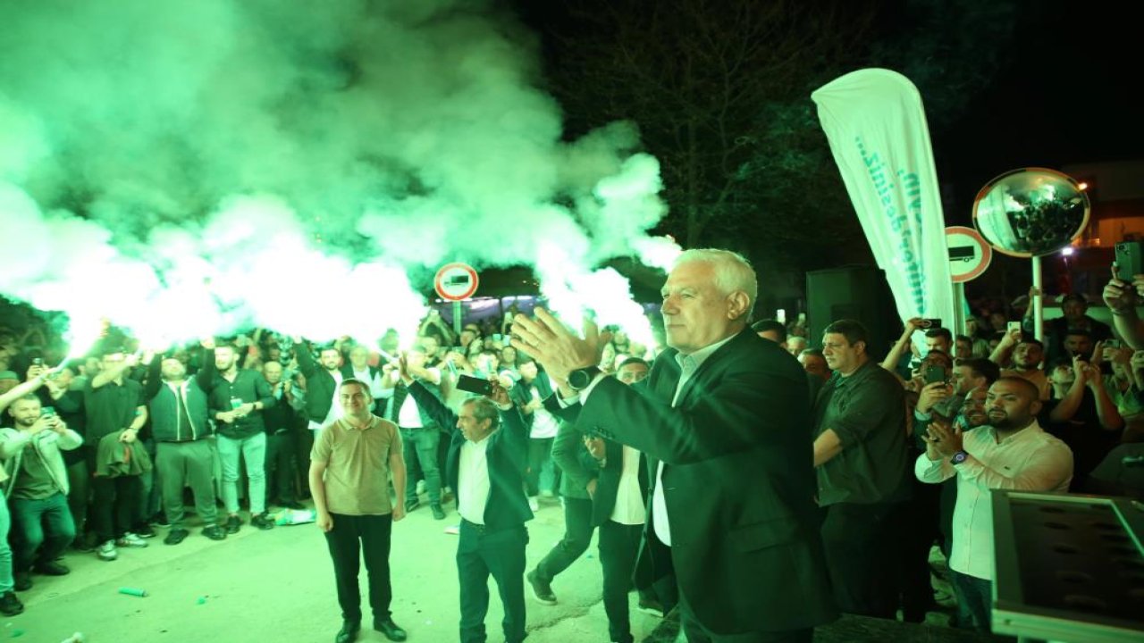 Bursa Büyükşehir Belediye Başkanı Mustafa Bozbey Manisa maçının tüm biletlerini satın aldı