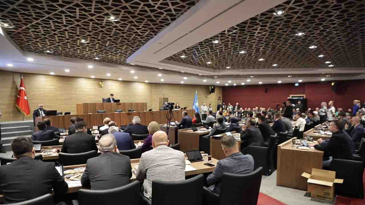Kütahya Belediyesi'nde yeni dönemin ilk meclis toplantısı yapıldı