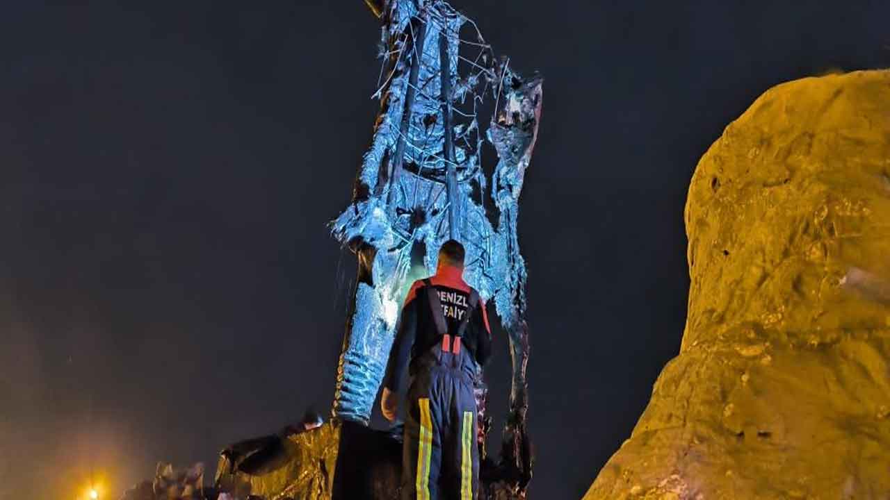 Denizli Tavas'ta milli mücadele kahramanının heykeline kundaklama