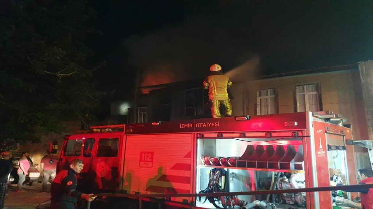 İzmir Basmane'de tekstil atölyesinde çıkan yangın komşu binaya sıçradı