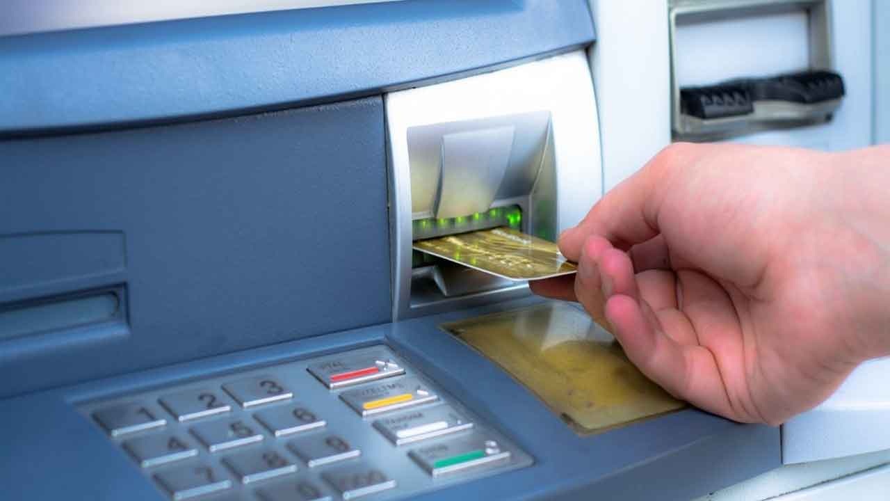 ATM'lerde bankalarda yeni dönem başladı! Para çekme sınırı değişti bakmadan giden eli boş dönecek