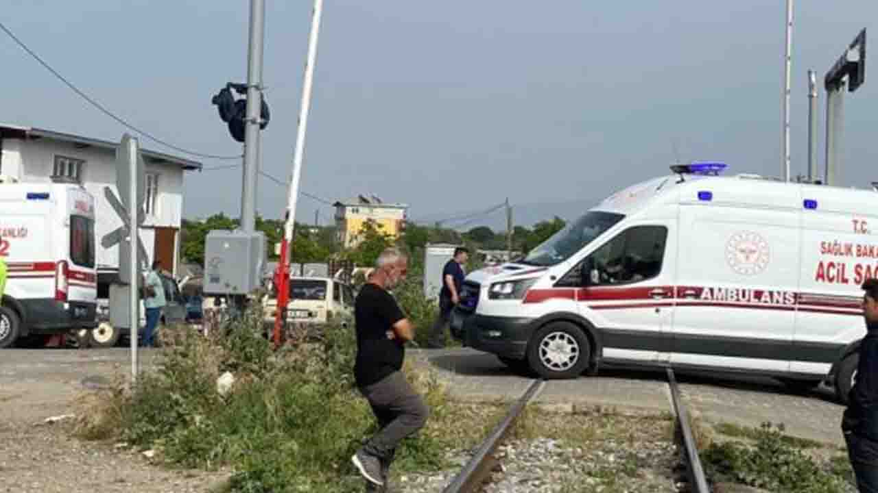 Aydın'da trenin çarptığı motosikletin sürücüsü ağır yaralandı!
