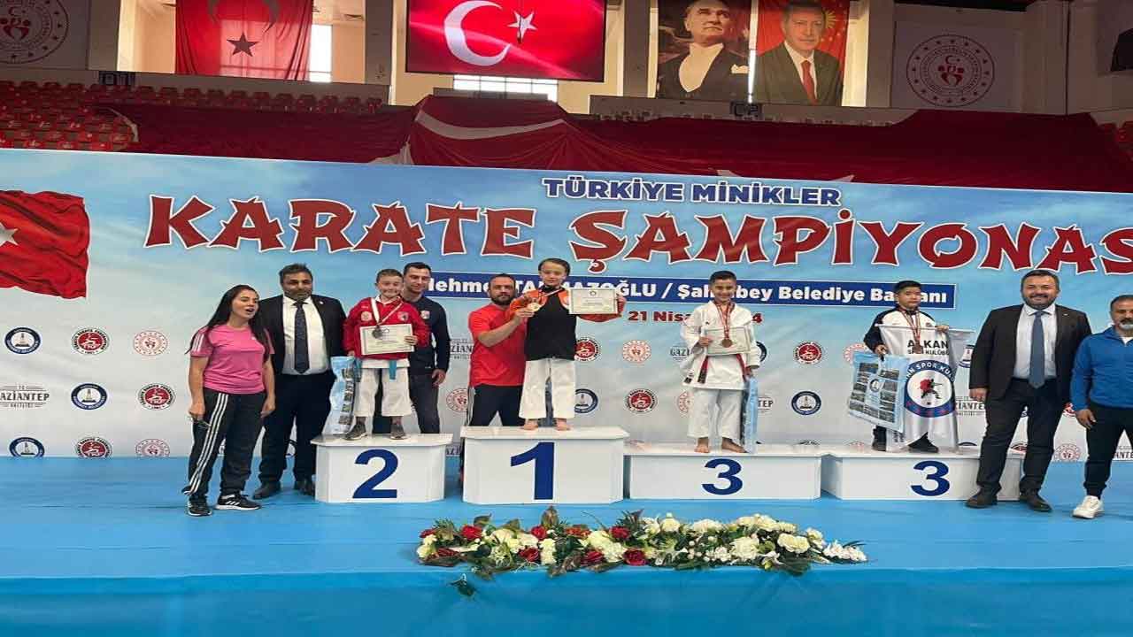 Afyonkarahisar'ın altın çocuğu Kata'da Türkiye şampiyonu oldu