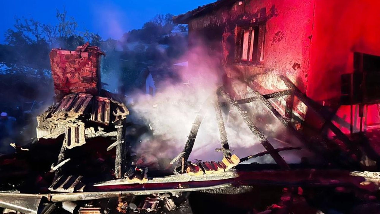 Kütahya’da ekmek fırını ve depo alanı olarak iş gören binada korkutan yangın