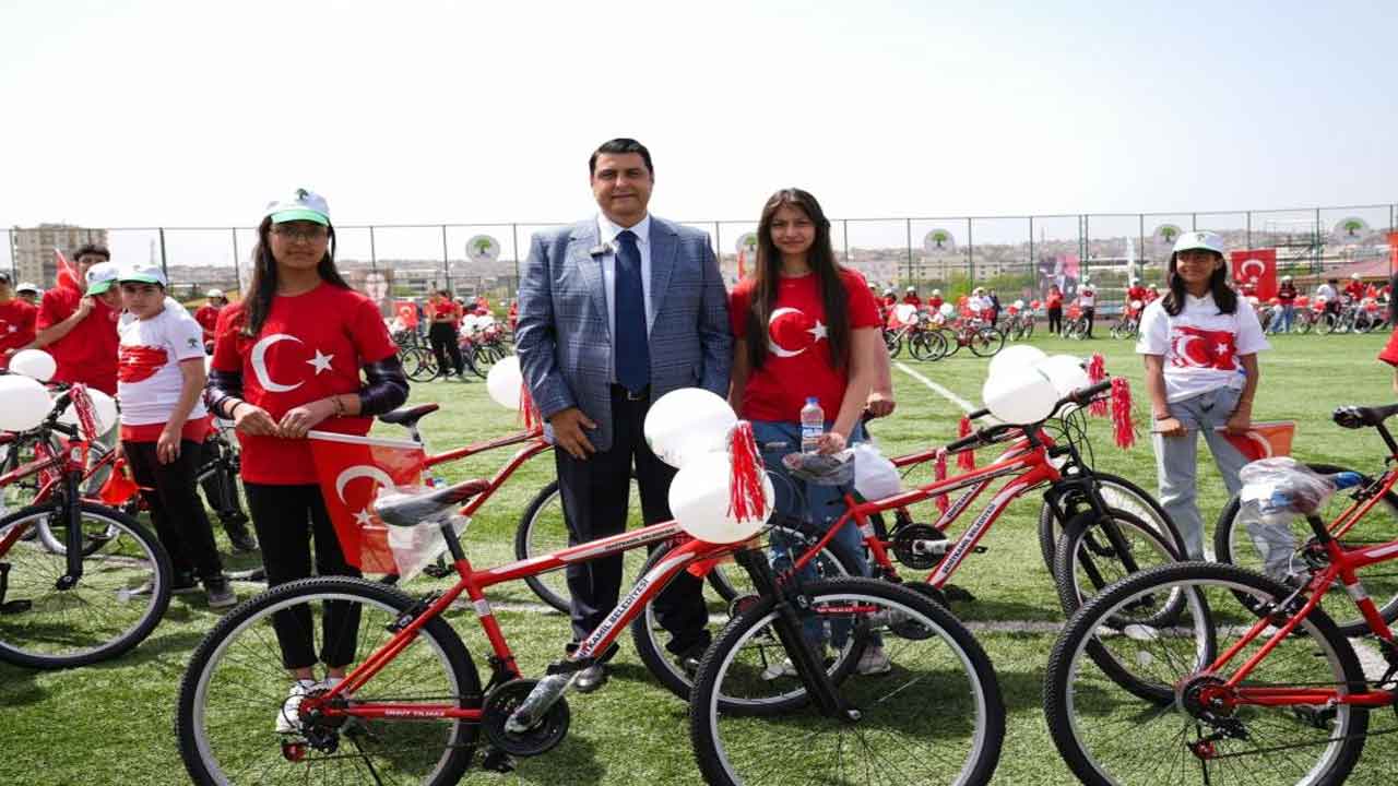 Çocuklara 23 Nisan hediyesi! Belediye ücretsiz hediye bisiklet dağıtıyor