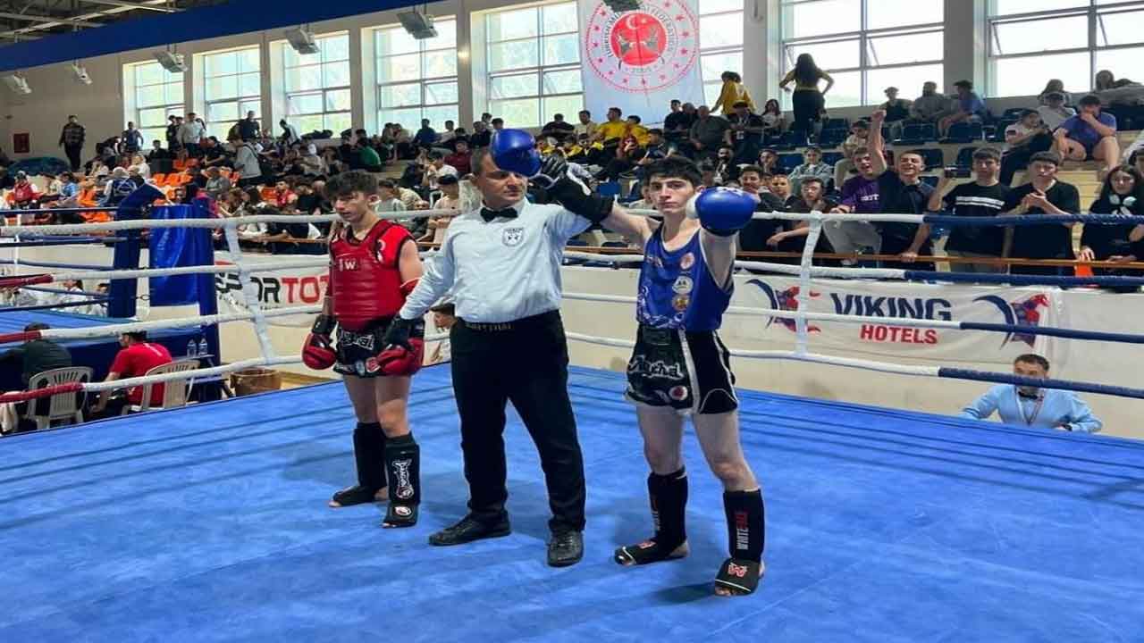 Afyonkarahisarlı Onur Turan Muay Thai Türkiye Şampiyonu oldu