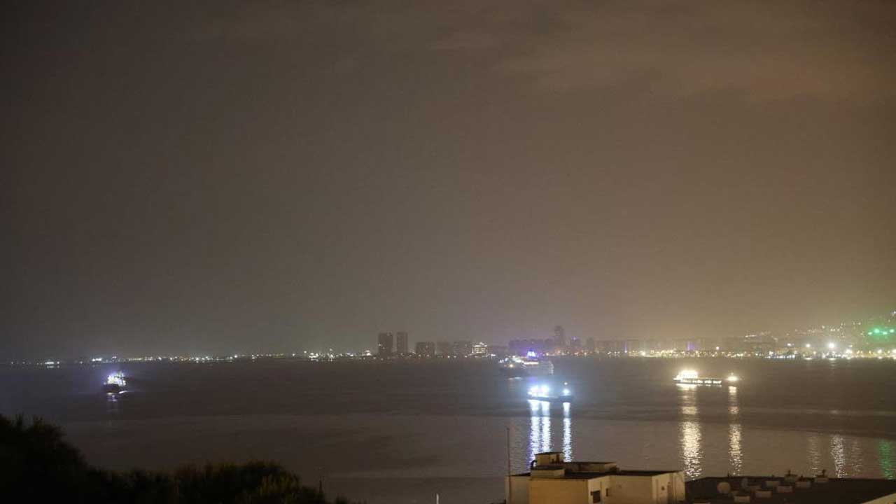 Çöl bulutu İzmir'de etkisini arttırdı