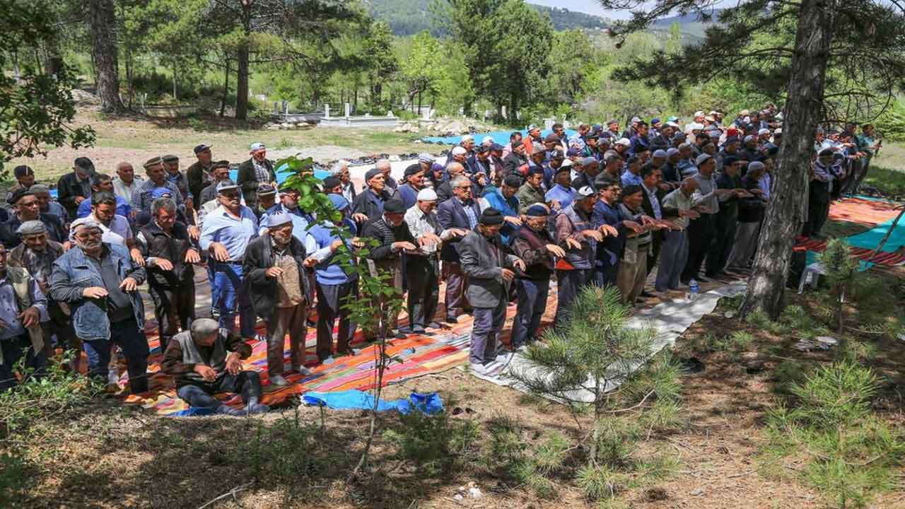 Denizli Çameli'nde yağmur duasına çıkıldı