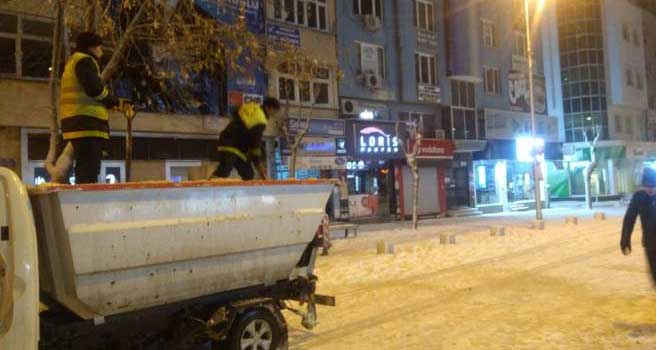 Utaş ekiplerinin karla mücadelesi aralıksız devam ediyor