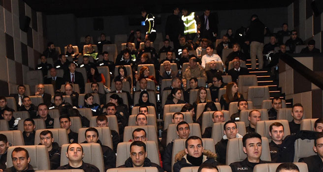 Vali Funda Kocabıyık "Börü" filmini izledi