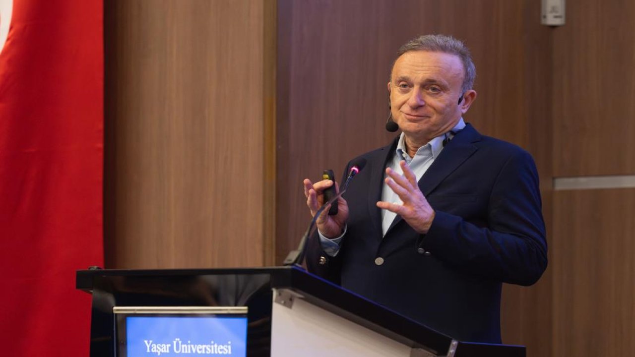 İzmir Yaşar Üniversitesi’ndeki etkinlikte yapay zeka konuşuldu
