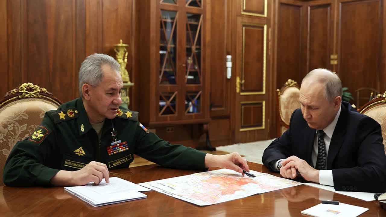 Putin Rusya Savunma Bakanı Sergey Şoygu’yu görevinden aldı