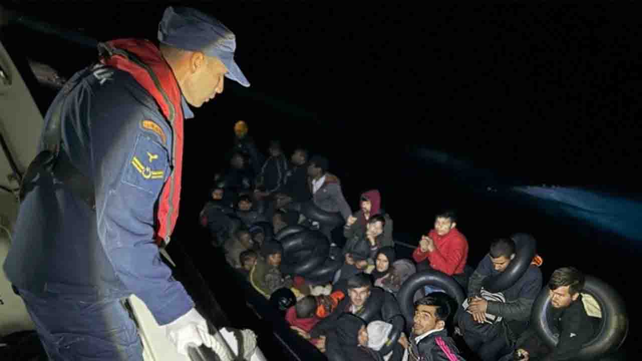 İzmir açıklarında 186 düzensiz göçmen kurtarıldı