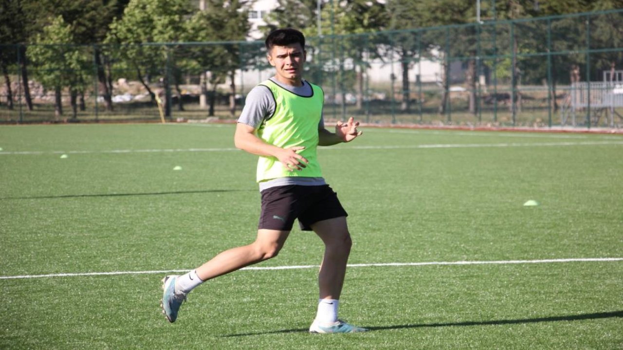 Denizlili genç golcü 4-0 kazandıkları maç sonrasında Erzurum’a gitti