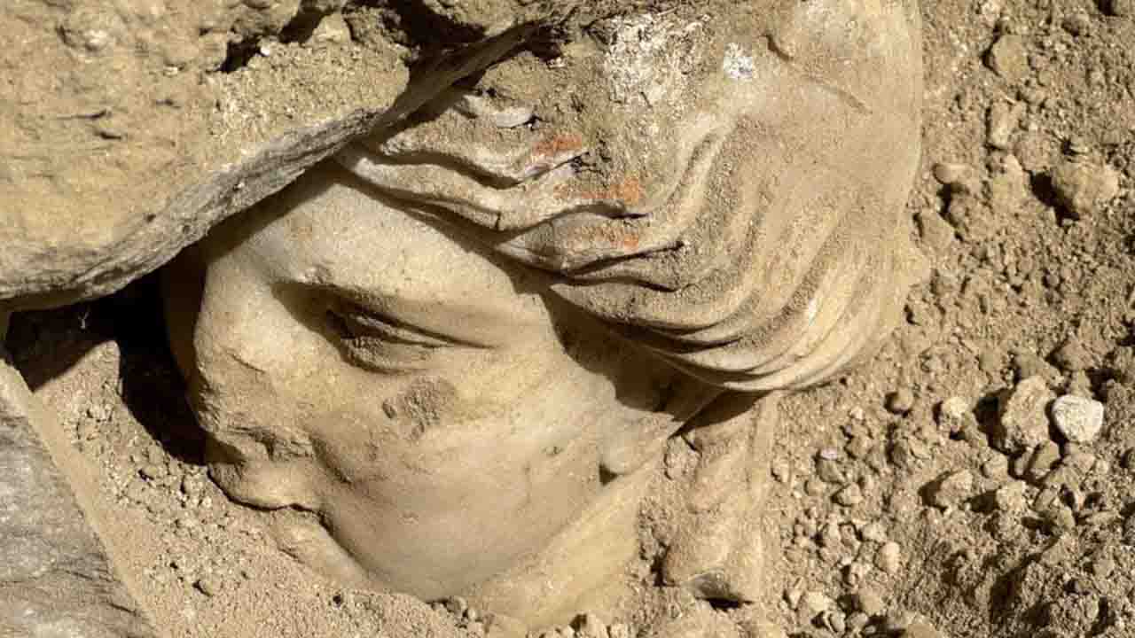 Hygieia’nın başı 2 bin 100 yıl sonra Denizli'de gün yüzüne çıkarıldı!
