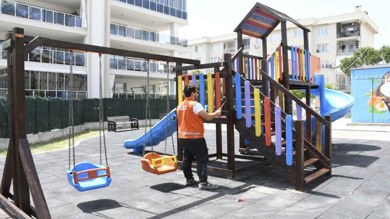 Aydın Kuşadası'nda çocuklar için parklar yenileniyor