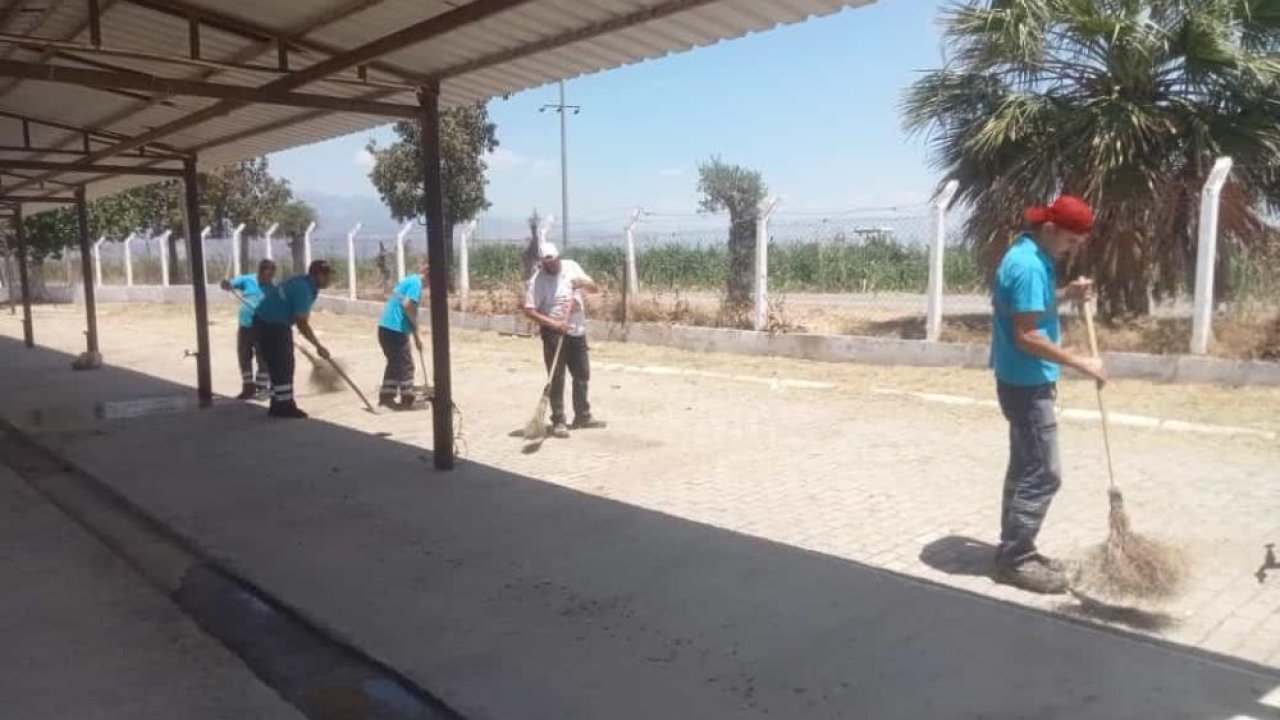Aydın Efeler Belediyesi ekipleri hayvan pazarlarını temizledi