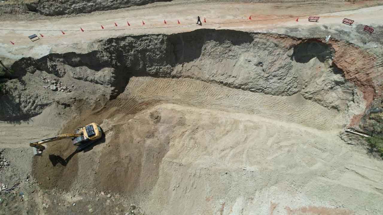 Denizli Büyükşehir ekiplerinden toprak kaymasına müdahale!