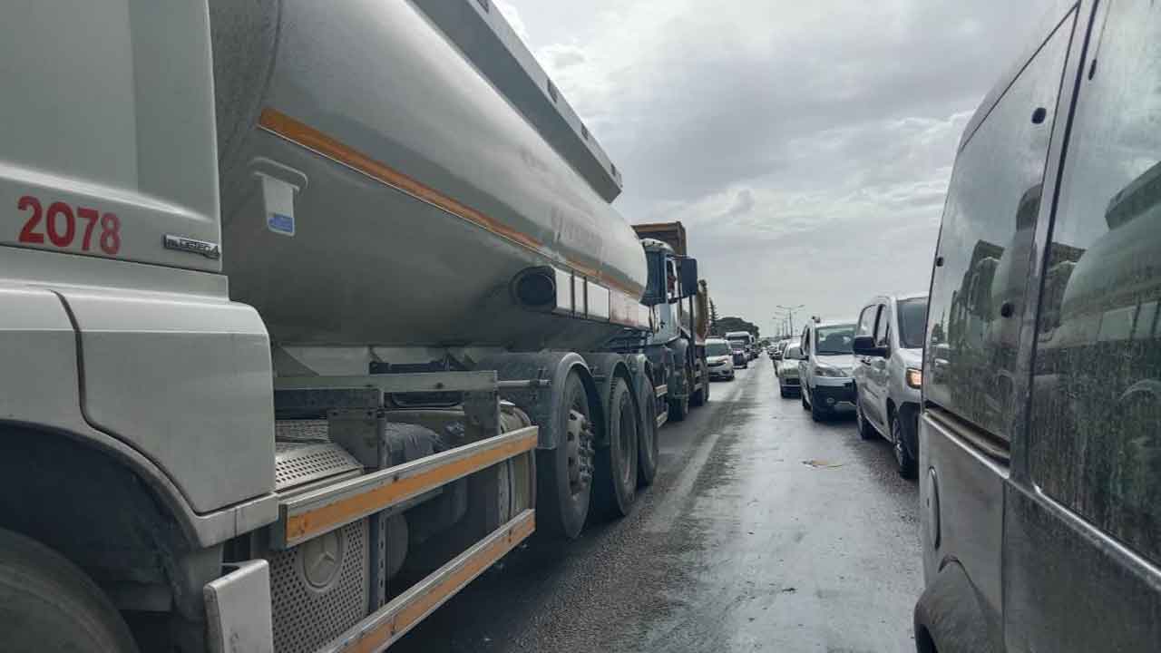Aydın'da trafik kilitlendi sıcak hava çileye dönüştü