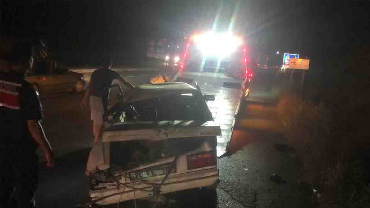 Manisa'da 2 araçlı trafik kazasında 3 kişi yaralandı!