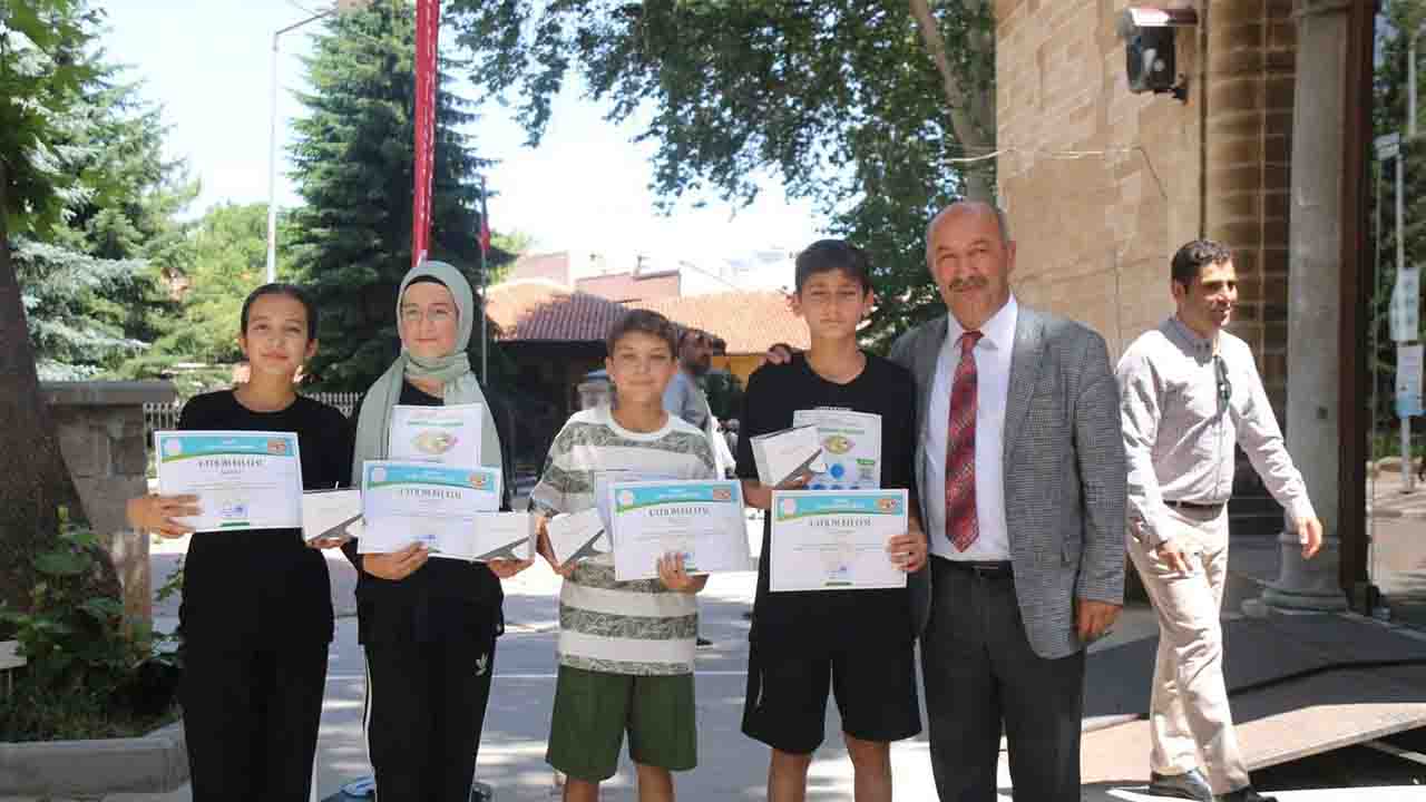 Kütahya'da öğrenciler tarihi mekanlarda bilgilerini yarıştırdılar!