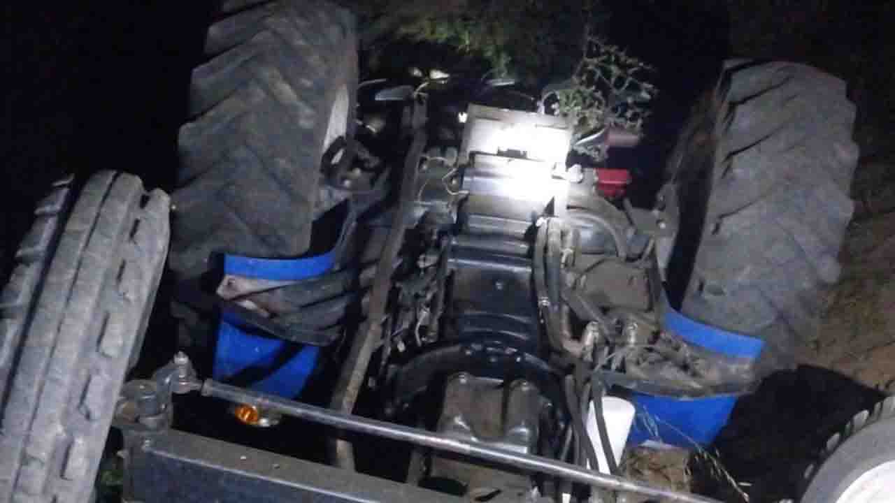 Aydın'da devrilen traktörün altında kalan çiftçi hayatını kaybetti!