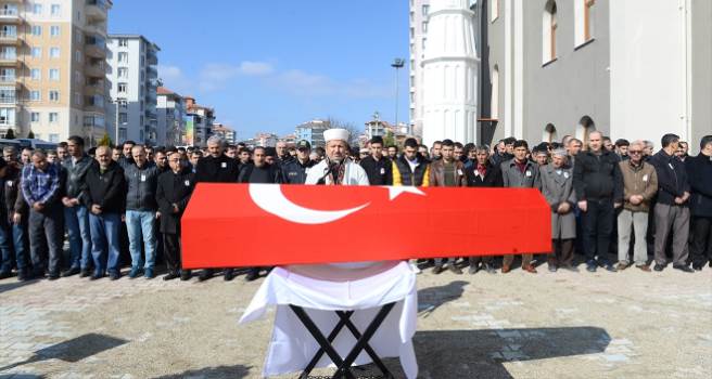 Uşak'ta kanserden hayatını kaybeden polis topağa verildi