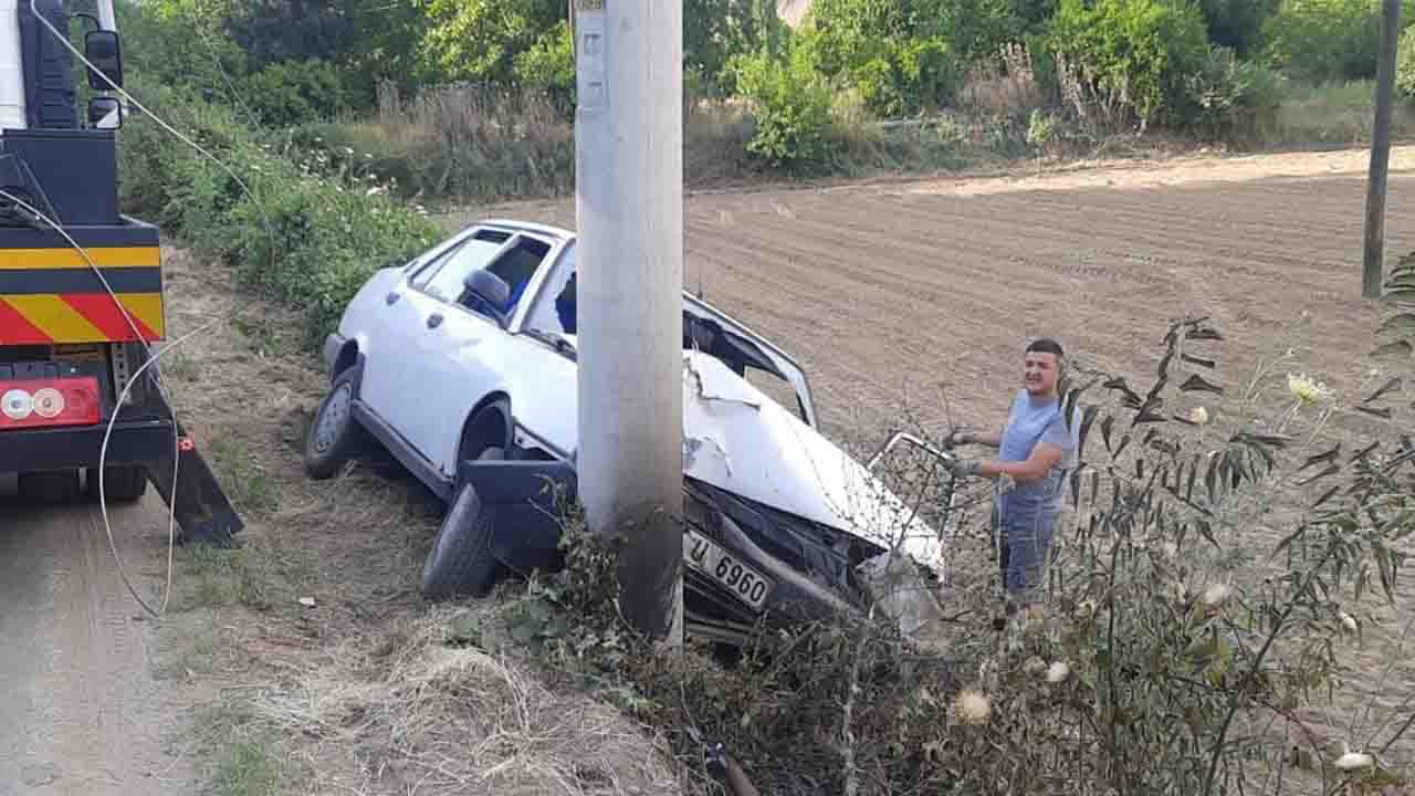 Aydın'da trafik kazasında tarlaya fırlayan genç ağır yaralandı