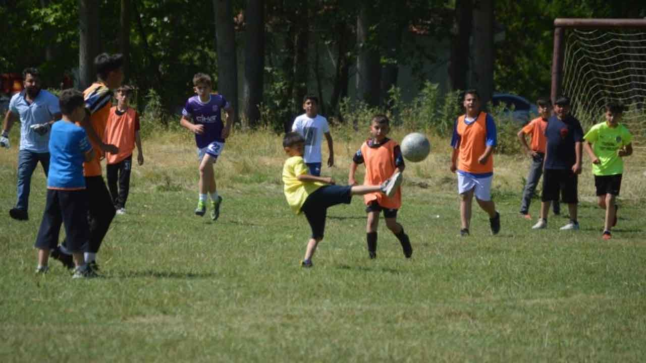 Kütahya Tavşanlı'da futbol coşkusu ve şenlik birlikte yaşandı