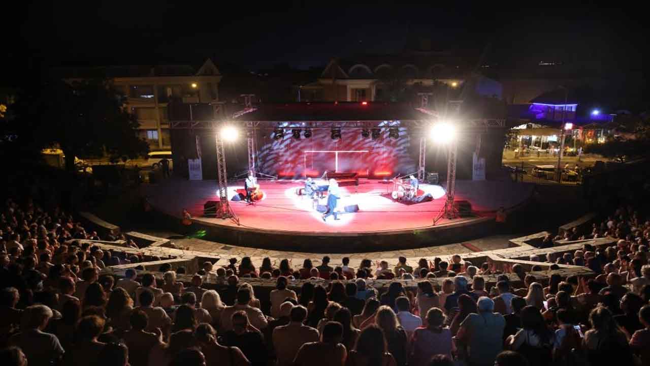 Muğla Marmaris'te Dünya Anne Şarkıları hep bir ağızdan söylendi