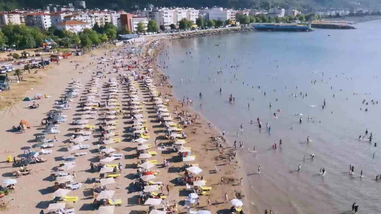 Kulak Burun Boğaz Uzmanı uyardı! Bu yaz deniz havuz hayali kuranlar dikkat sağır kalabilirsiniz