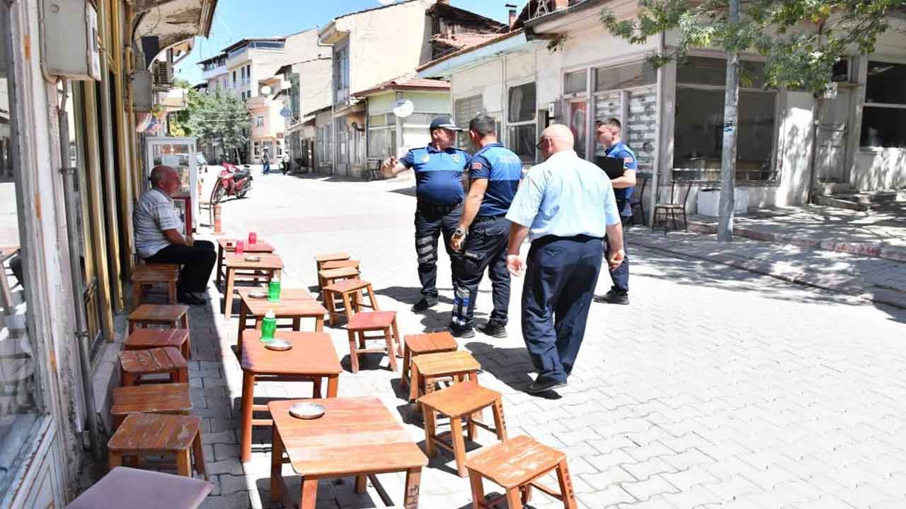 Kütahya Emet Belediyesi kaldırım işgaline ceza yağdırdı