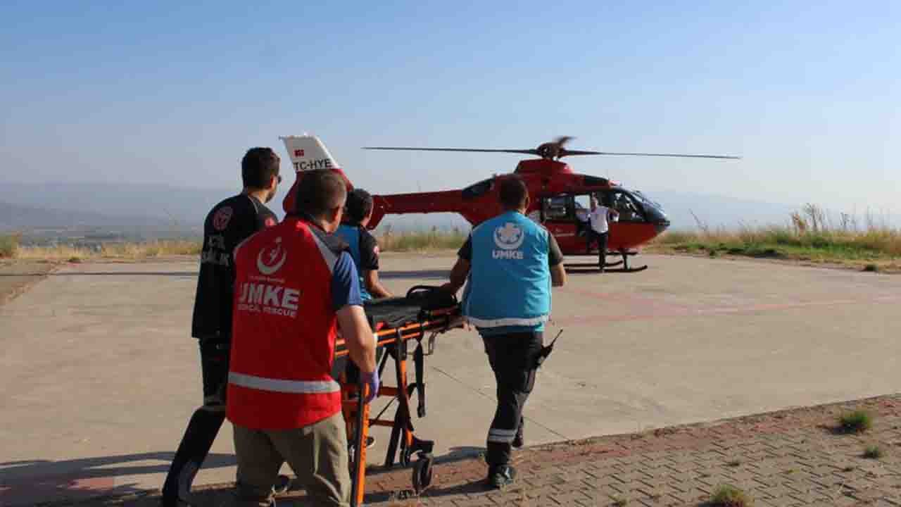 Aydın'da dağlık alana düşen paraşütçünün imdadına ambulans helikopter yetişti!