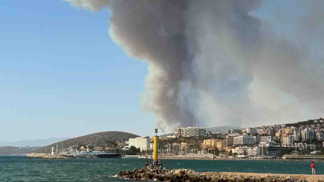 İzmir'de orman yangınları Kuşadası'nı dumana boğdu!