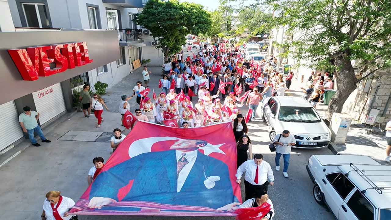 İzmir'de Atatürk'ün Urla'ya gelişinin yıl dönümü kutlandı