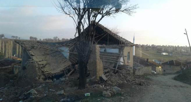 Kerpiç Ev Rüzgara ve Yağışa Dayanamadı