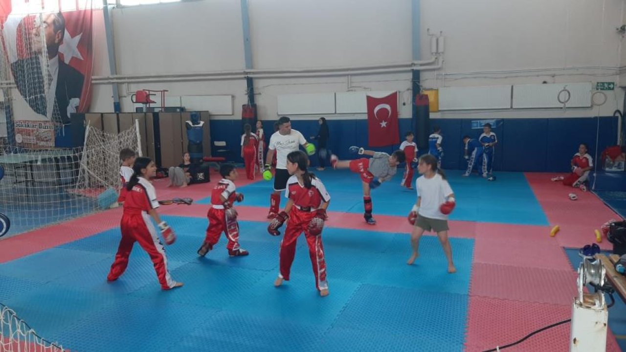 Kütahya Gedizli kick boks sporcularından Türkiye Şampiyonası için çift antrenman