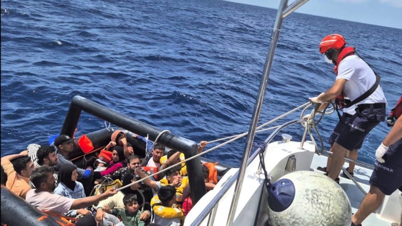 Türkiye, Yunanistan’ın ittiği 61’i çocuk 237 düzensiz göçmeni kurtardı