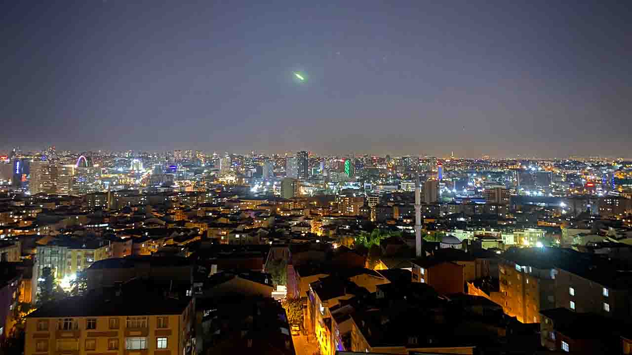 İstanbul’a göktaşı mı düştü? Göktaşı nereye düştü, hangi illerde görüldü?
