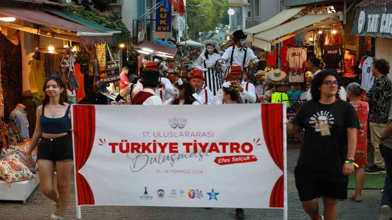17. Uluslararası Türkiye Tiyatro Buluşması İzmir Selçuk'ta gerçekleştirildi
