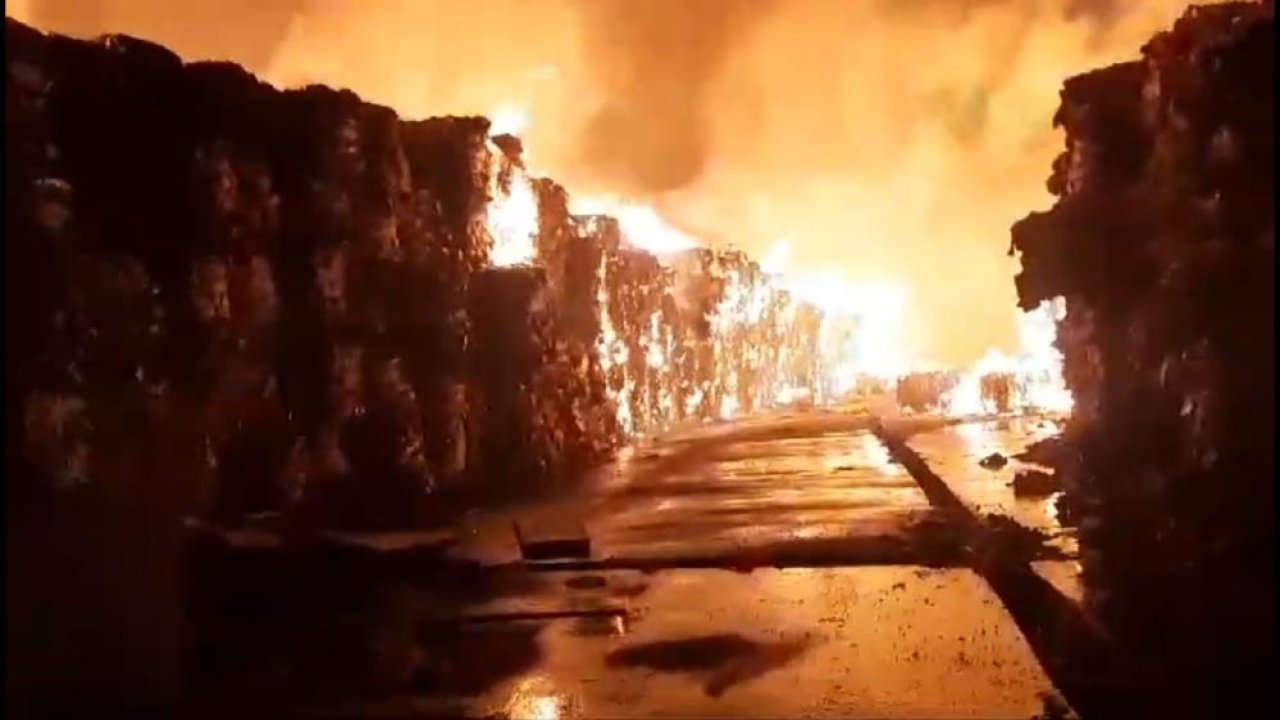 Aydın Kipaş Kağıt Fabrikası’ndaki yangın kontrolden çıktı