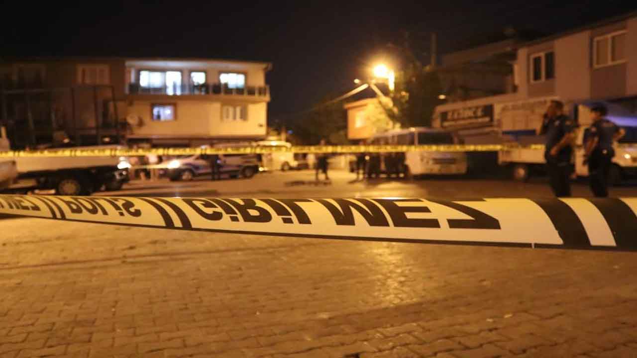 İzmir Karabağlar'da küfür kavgası 1'i ağır 4 yaralı