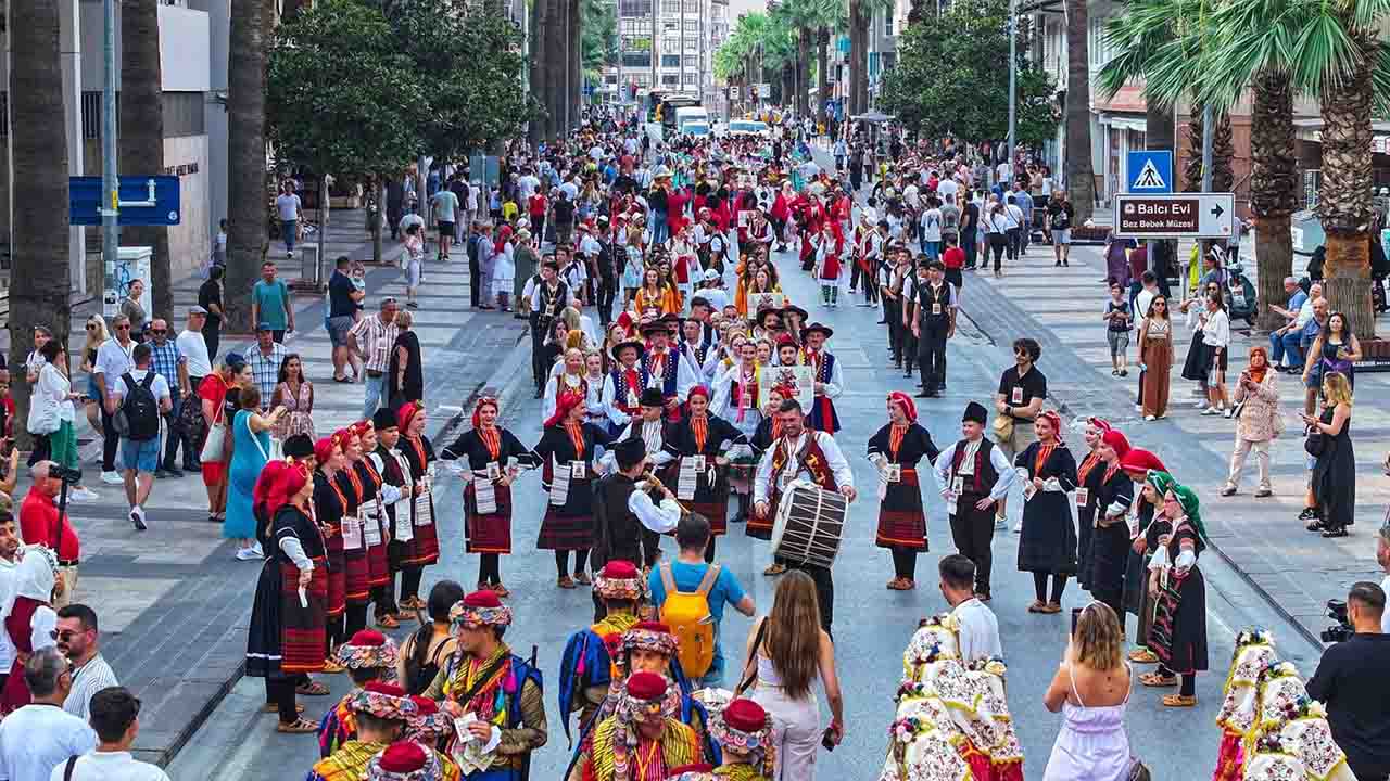 Denizli'de 18. Uluslararası Halk Dansları Festivali başladı