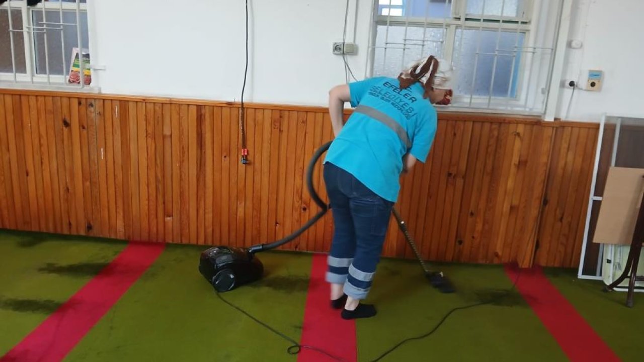 Aydın Efeler Belediyesi ibadethaneleri temizliyor