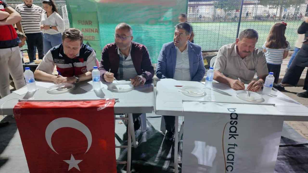 Kütahya Gediz'de ödüllü keçi peyniri yarışması düzenlendi