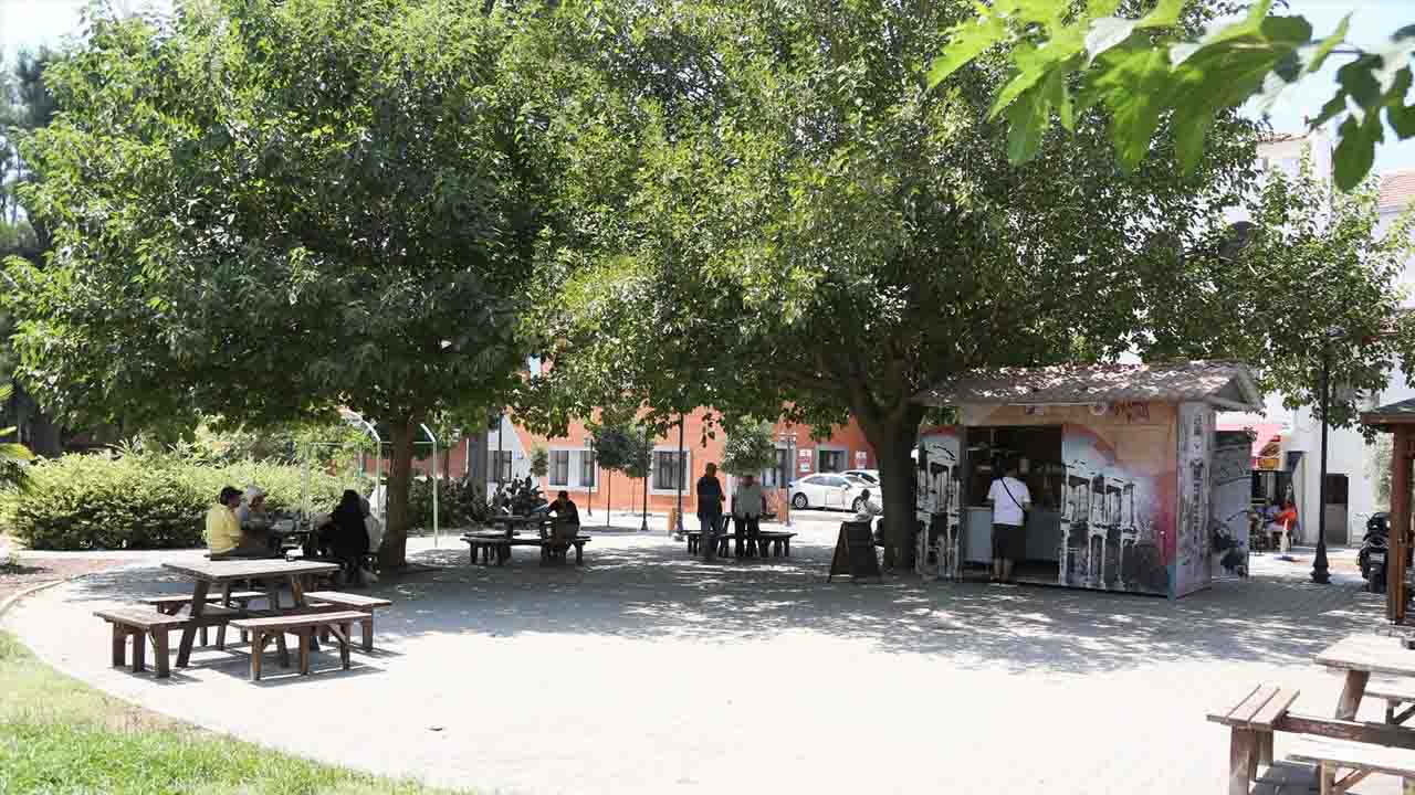 İzmir Selçuk'ta çay 5 TL, su 3 TL!
