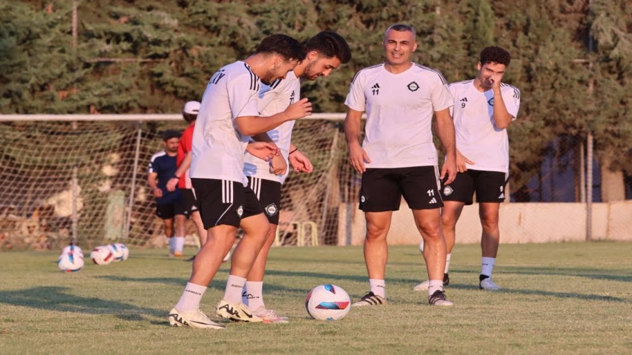 İzmir Altay’da 4 oyuncunun yaşı teknik direktörden büyük