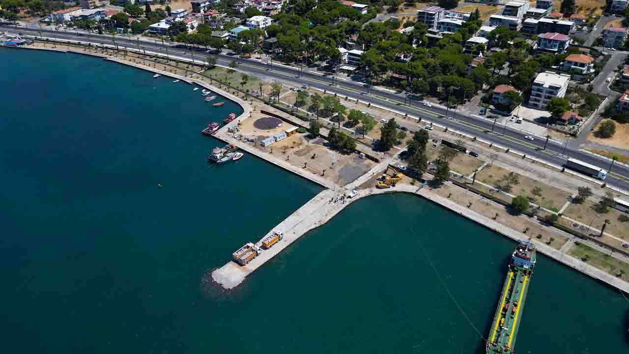 İzmir'de Aliağa yolcu iskelesinin yapımına başlandı